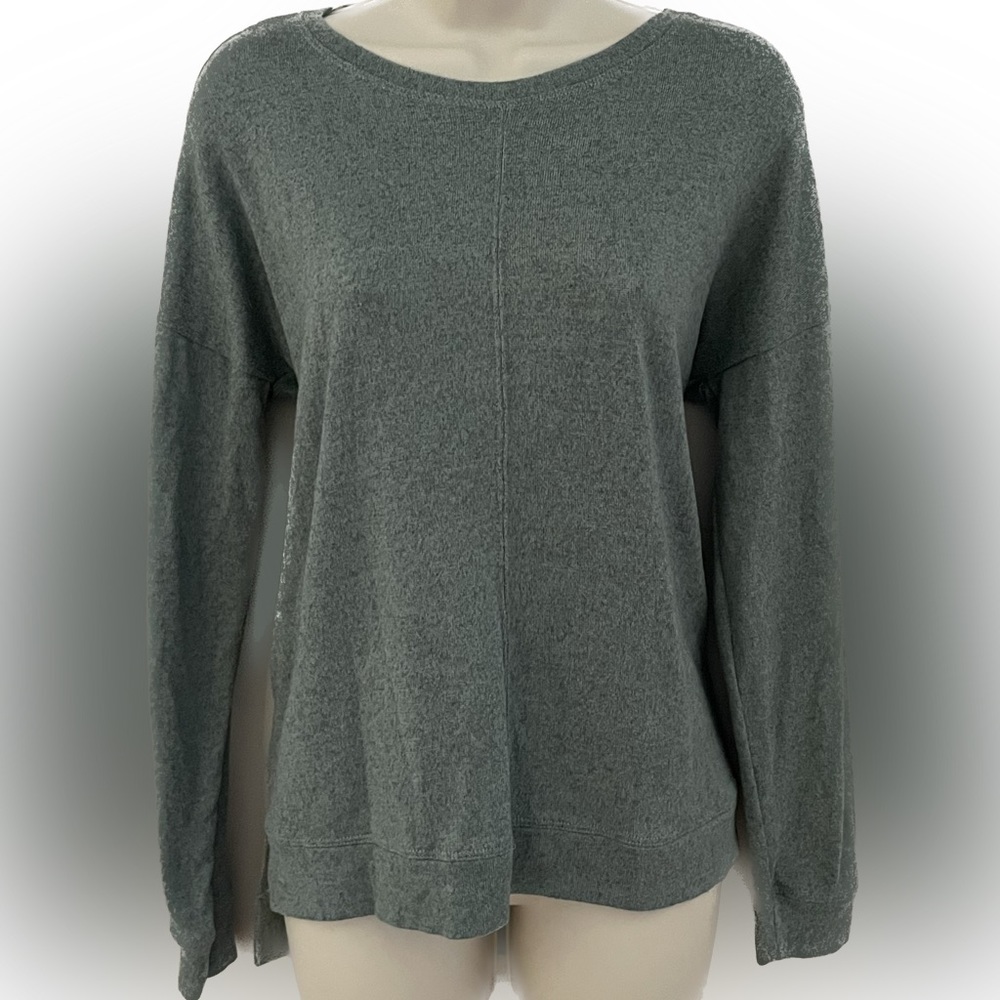 CABLE AND GAUGE WOMANS DROP SHOULDER SWEATER